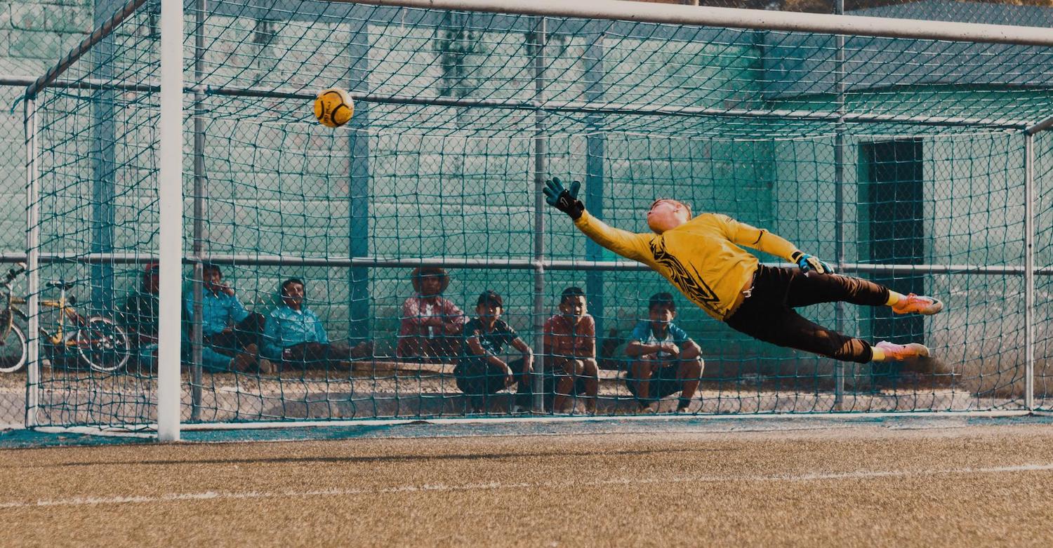 Keeper Coach: How to train young goalkeepers